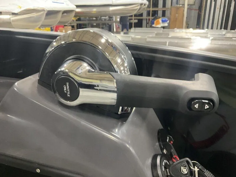 Slide: The Image of Throttle control of 2025 Bennington 24MLSE boat, featuring sleek design and modern controls. - 10