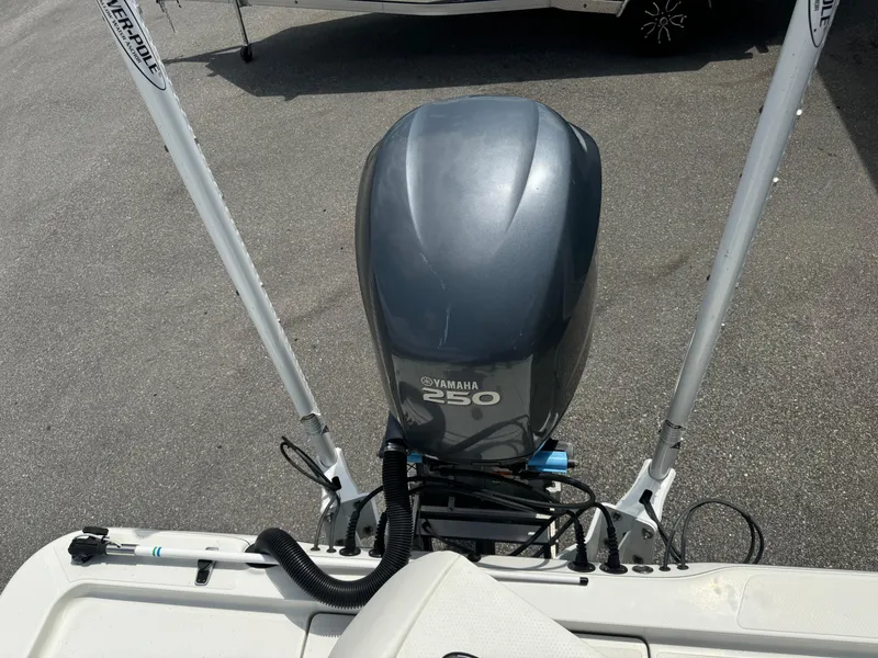 Slide: The Image of Outboard motor on a 2010 Ranger 2310 boat, featuring a Yamaha 250 engine. - 19