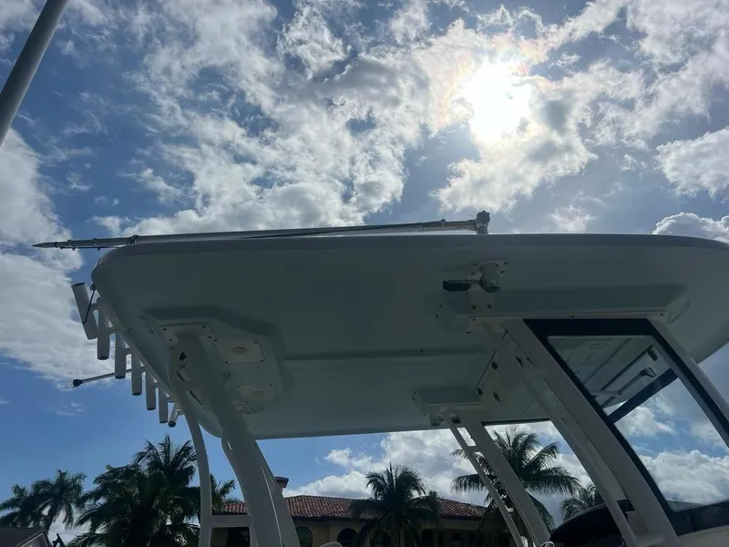 Slide: The Image of 2018 Robalo R302 boat roof against a sunny, cloudy sky backdrop. - 11