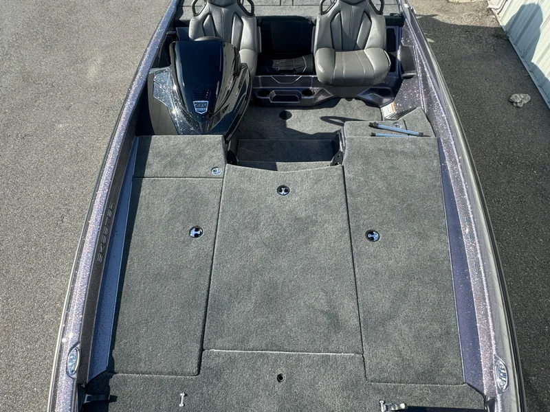Slide: The Image of 2025 Skeeter ZXR20SE boat interior with dual seats and spacious deck. - 7