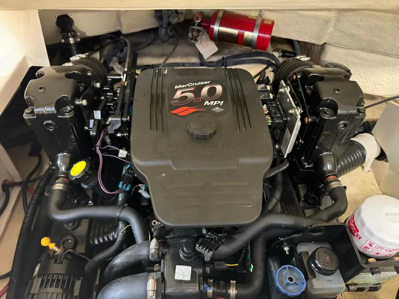 Slide: The Image of Engine of 2006 Regal 2200 Bowrider with MerCruiser 5.0 MPI. - 26