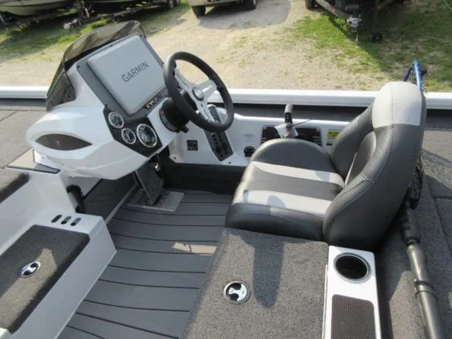 Slide: The Image of 2025 Vexus AVX 2080 boat interior with Garmin display and Mercury Pro XS controls. - 8