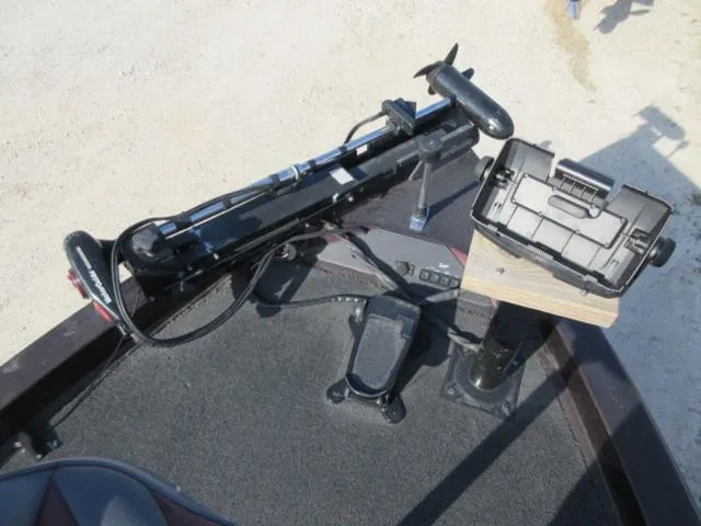 Slide: The Image of 1995 Ranger 392XT boat deck with Marner 200 Hp outboard motor and trailer. - 9