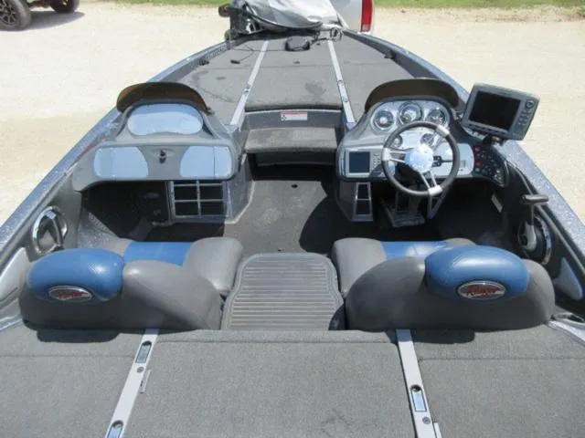 Slide: The Image of 2007 Ranger Z20 boat interior with Mercury 225 Optimax, featuring dual seats and control panel. - 10