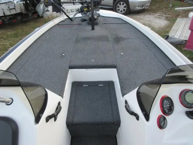 Slide: The Image of 2004 Champion 187 bass boat with Mercury 175Hp outboard, clean deck view. - 19