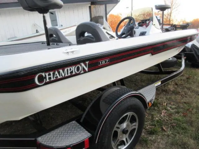 Slide: The Image of 2004 Champion 187 bass boat with Mercury 175Hp outboard, very clean condition. - 9