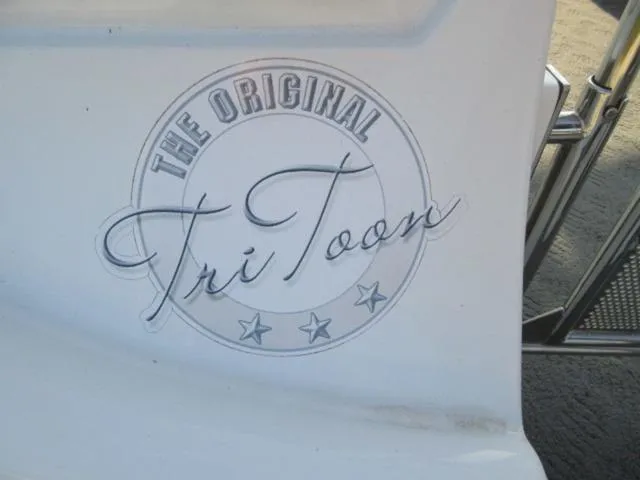Slide: The Image of Original TriToon logo on 2009 JC 26' Tritoon boat with 300Hp Evinrude outboard. - 18