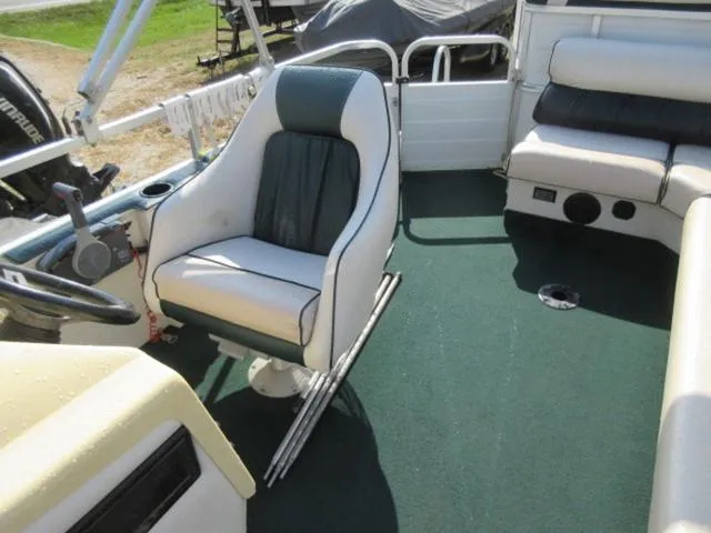 Slide: The Image of GENII G3 PONTOON / Yamaha 130 Hp Outboard 1995 - 22