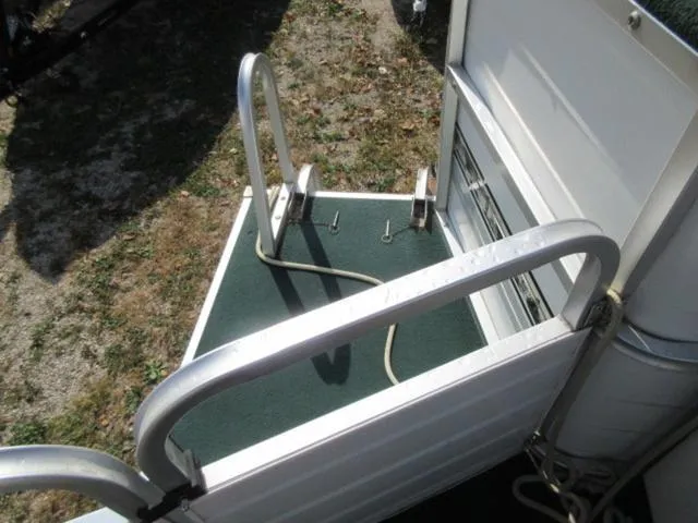 Slide: The Image of GENII G3 PONTOON / Yamaha 130 Hp Outboard 1995 - 23