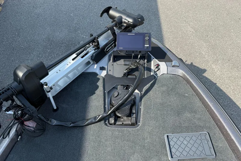 Slide: The Image of 2025 Skeeter ZXR20 boat deck with advanced navigation equipment. - 4