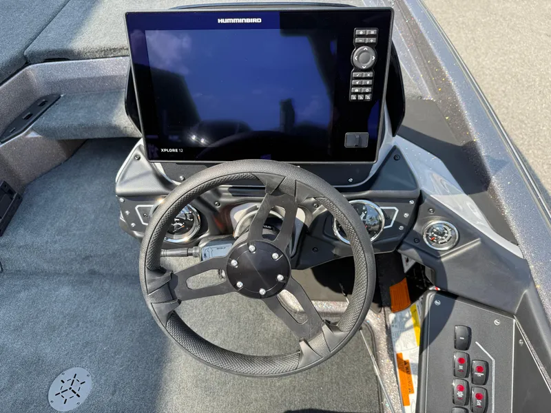 Slide: The Image of Steering console of 2025 Skeeter ZXR20 boat with Humminbird electronics. - 8