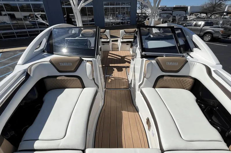 Slide: The Image of Yamaha 275 SD 2021 - 32