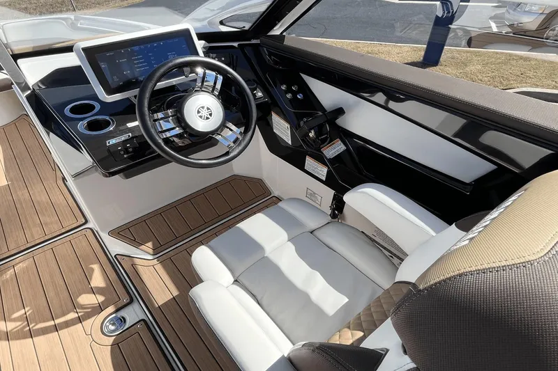 Slide: The Image of Yamaha 275 SD 2021 - 33