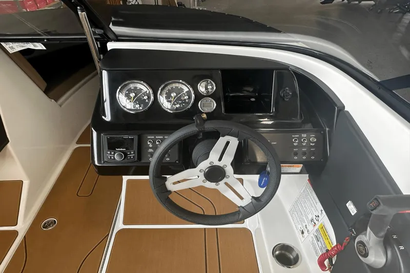 Slide: The Image of Bayliner V20i 2025 - 8