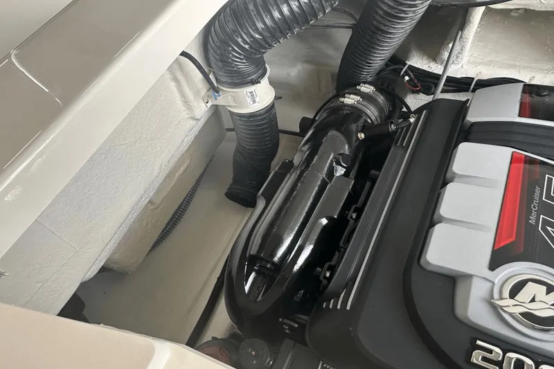 Slide: The Image of Bayliner V20i 2025 - 18