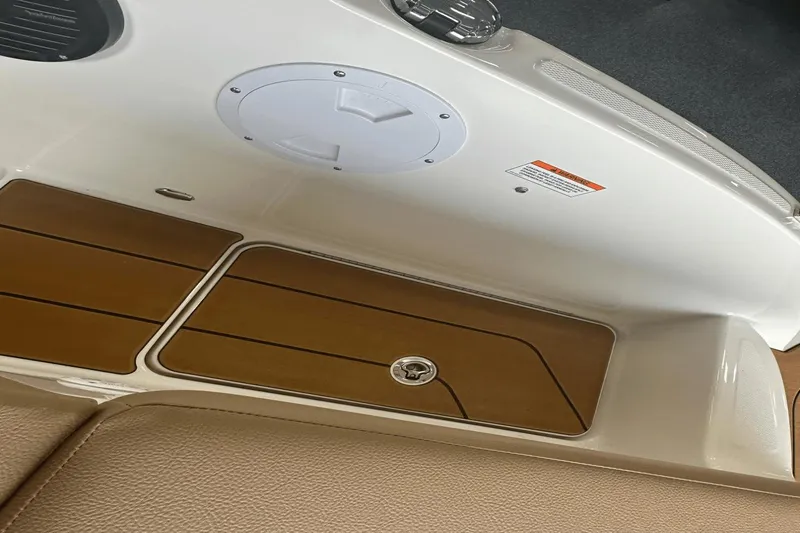 Slide: The Image of Bayliner V20i 2025 - 12
