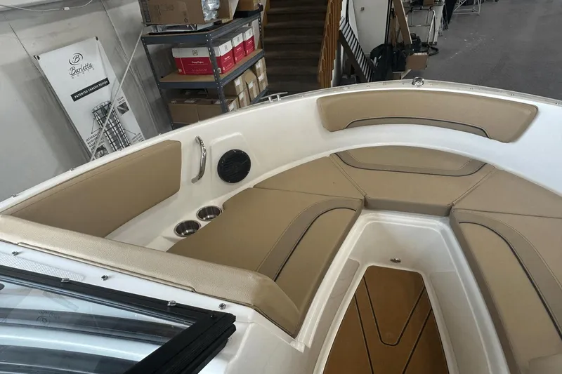 Slide: The Image of Bayliner V20i 2025 - 5