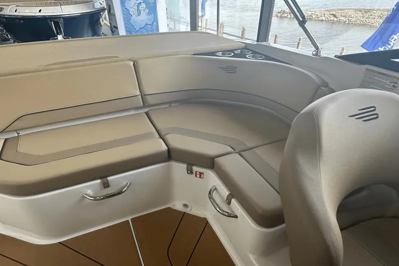 Slide: The Image of Bayliner V20i 2025 - 11