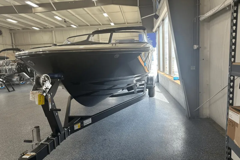 Slide: The Image of Bayliner V20i 2025 - 1