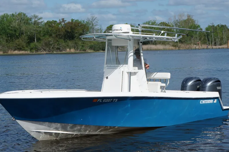 The Image of 2015 Contender 25 Tournament boat with dual Yamaha engines on a calm lake. - 37
