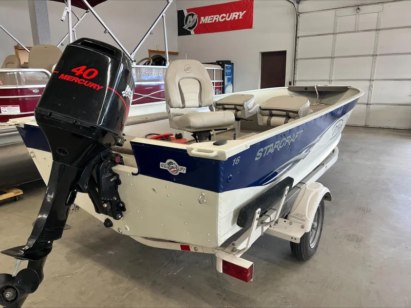 Slide: The Image of 2005 Starcraft Wb 16 D-Star boat with Mercury 40 engine in a showroom. - 2