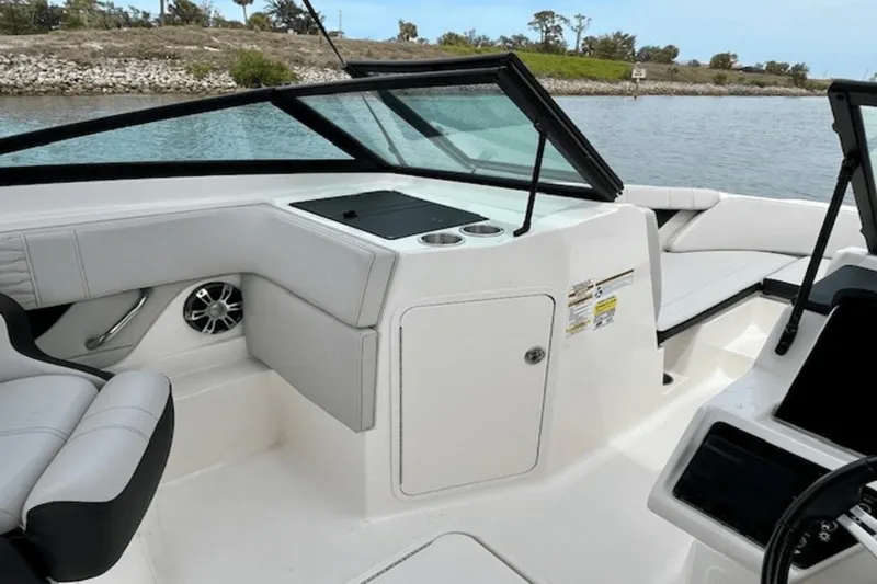 Slide: The Image of Sea Ray 21 SPX OB 2021 - 10
