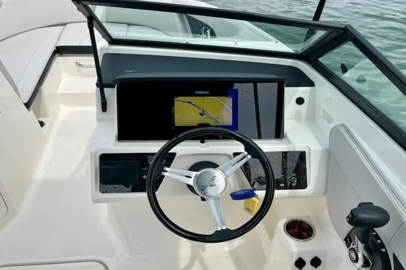 Slide: The Image of Sea Ray 21 SPX OB 2021 - 11