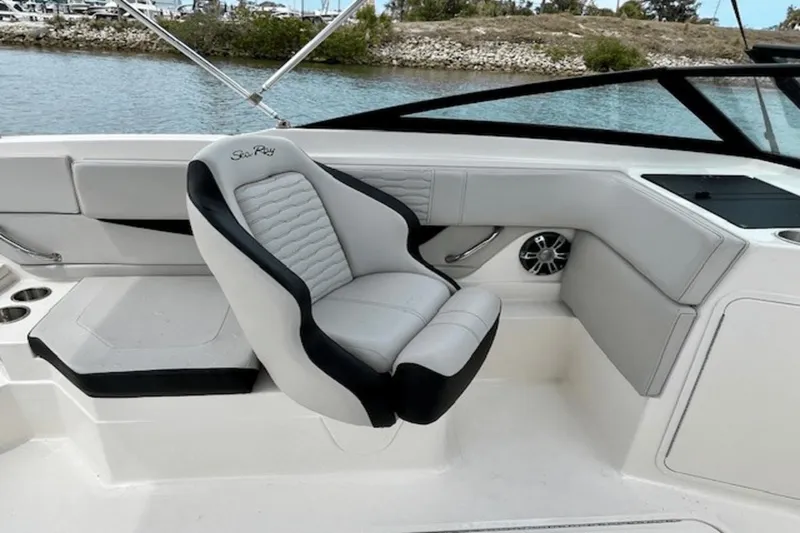 Slide: The Image of Sea Ray 21 SPX OB 2021 - 15