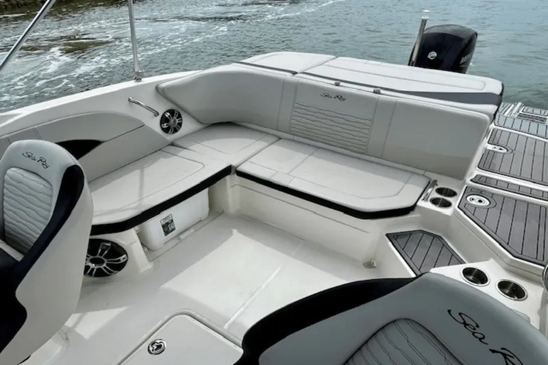 Slide: The Image of Sea Ray 21 SPX OB 2021 - 17