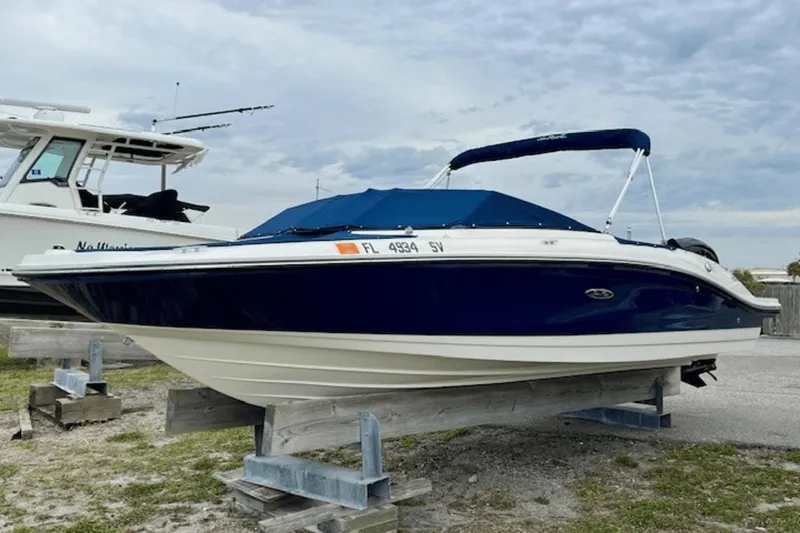Slide: The Image of Sea Ray 21 SPX OB 2021 - 22