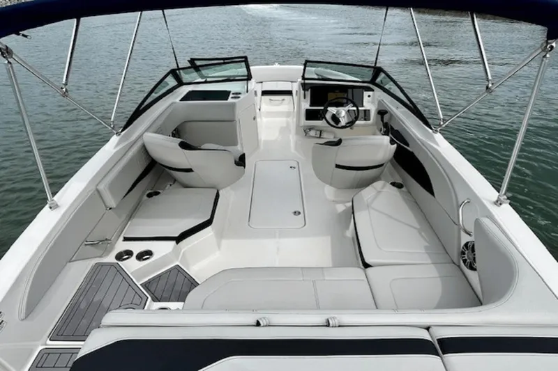 Slide: The Image of Sea Ray 21 SPX OB 2021 - 8