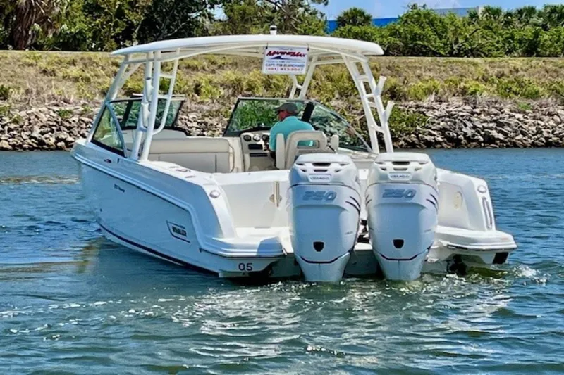 Slide: The Image of Boston Whaler 270 Vantage 2018 - 10