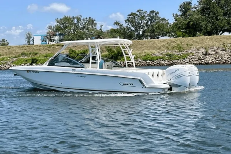 Slide: The Image of Boston Whaler 270 Vantage 2018 - 11