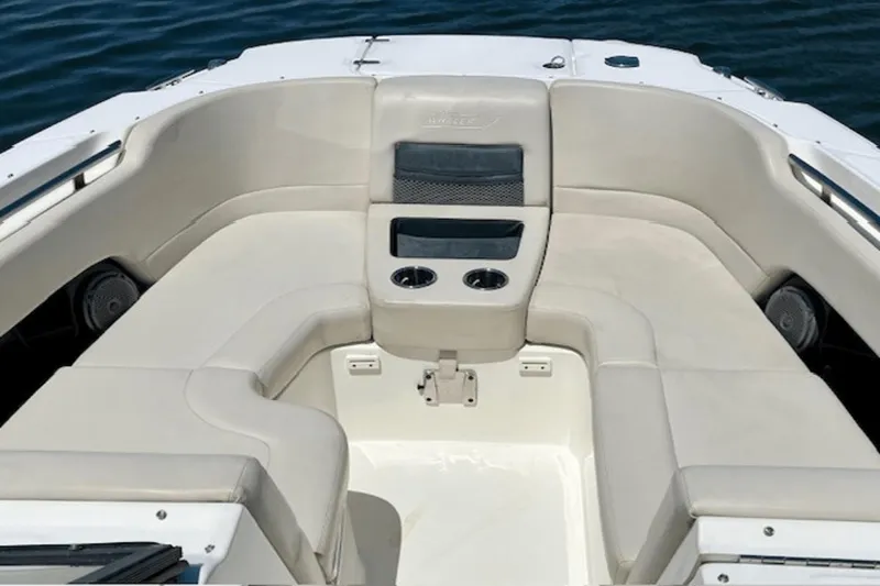 Slide: The Image of Boston Whaler 270 Vantage 2018 - 12