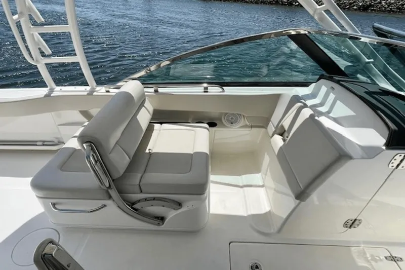 Slide: The Image of Boston Whaler 270 Vantage 2018 - 14