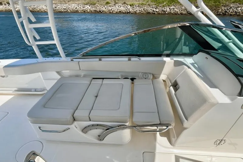 Slide: The Image of Boston Whaler 270 Vantage 2018 - 15