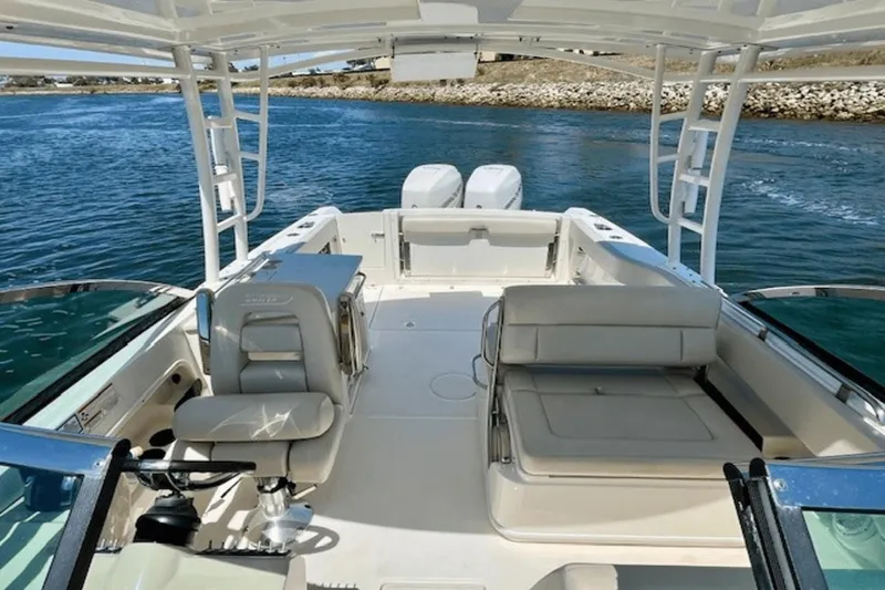 Slide: The Image of Boston Whaler 270 Vantage 2018 - 17