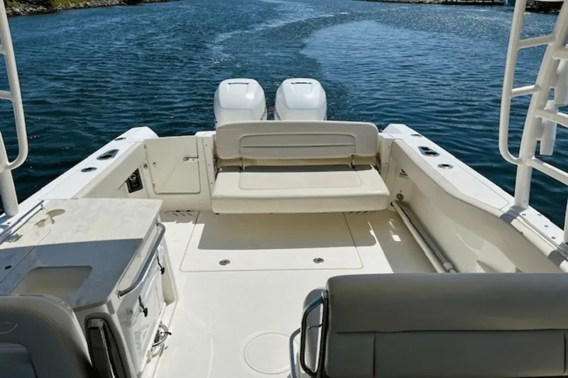 Slide: The Image of Boston Whaler 270 Vantage 2018 - 18