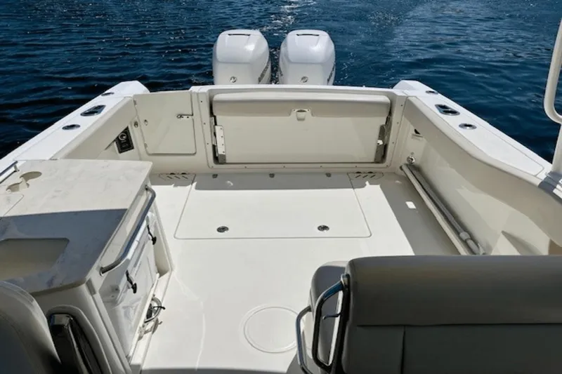 Slide: The Image of Boston Whaler 270 Vantage 2018 - 19