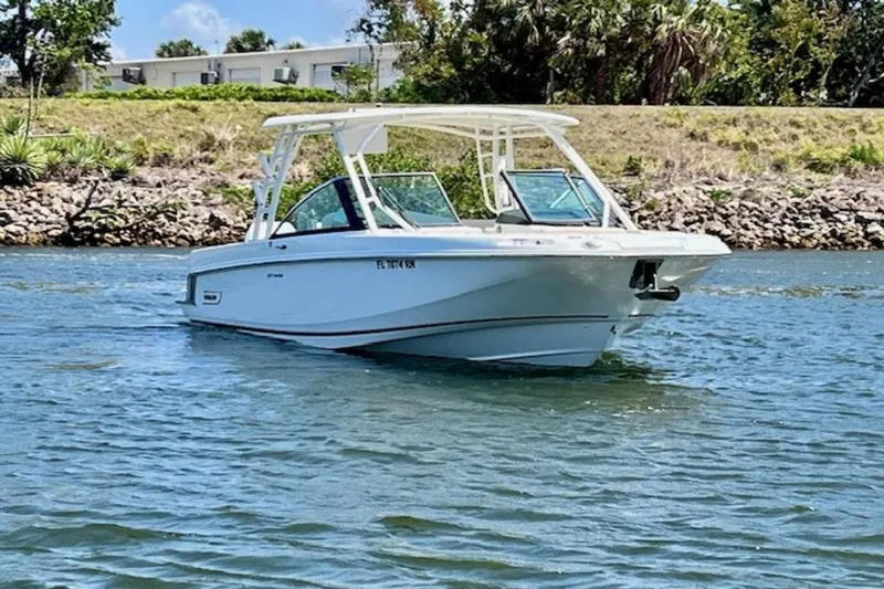 Slide: The Image of Boston Whaler 270 Vantage 2018 - 2