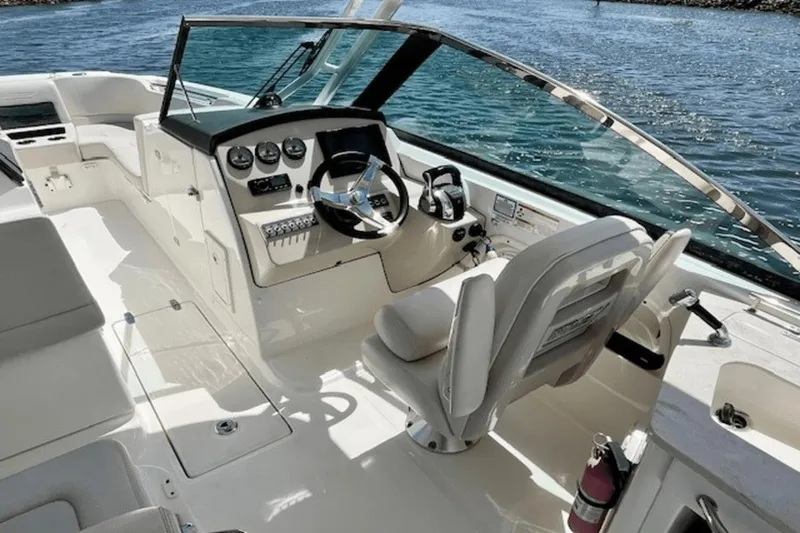 Slide: The Image of Boston Whaler 270 Vantage 2018 - 22