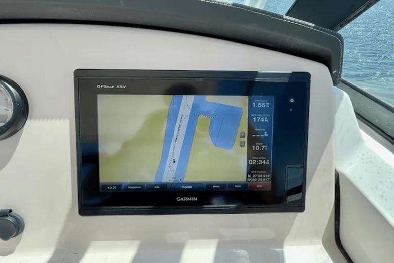 Slide: The Image of Boston Whaler 270 Vantage 2018 - 24