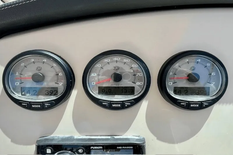 Slide: The Image of Boston Whaler 270 Vantage 2018 - 25