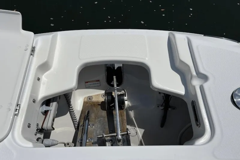 Slide: The Image of Boston Whaler 270 Vantage 2018 - 26