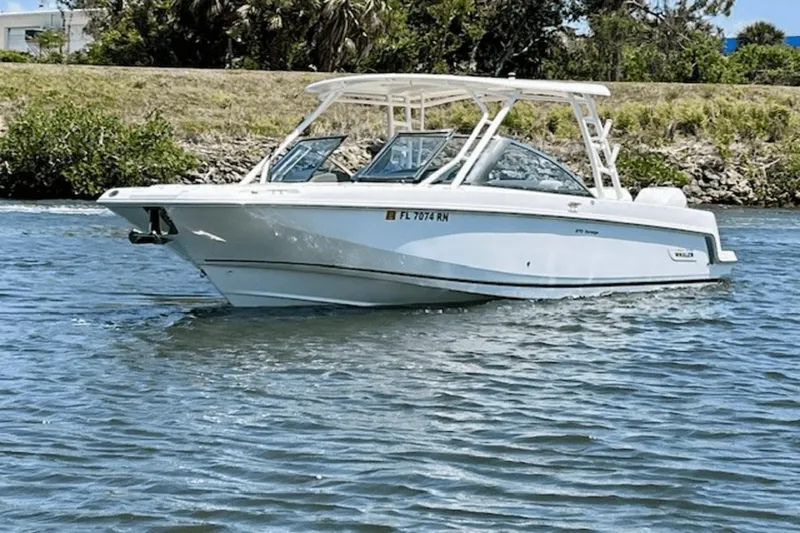 Slide: The Image of Boston Whaler 270 Vantage 2018 - 5