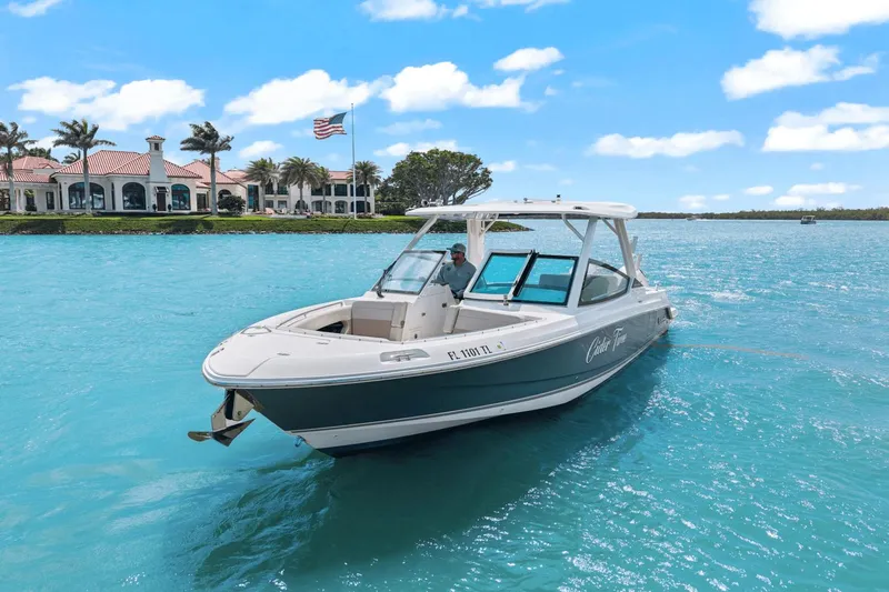 Slide: The Image of Boston Whaler 280 Vantage 2023 - 10