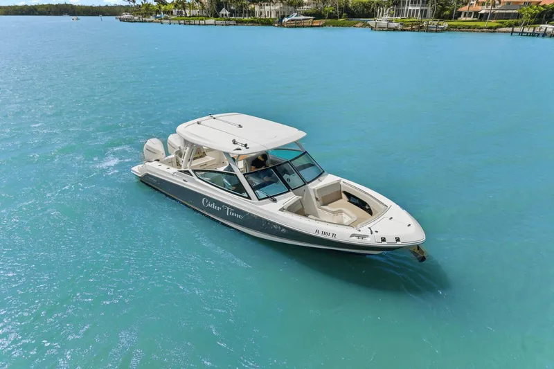 Slide: The Image of Boston Whaler 280 Vantage 2023 - 12