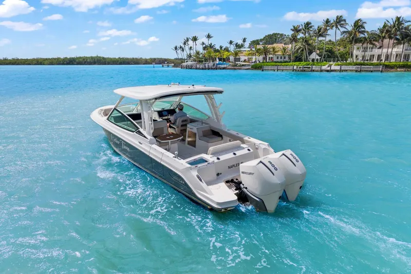 Slide: The Image of Boston Whaler 280 Vantage 2023 - 13