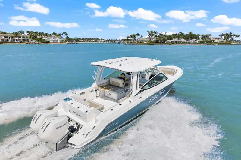 Slide: The Image of Boston Whaler 280 Vantage 2023 - 2