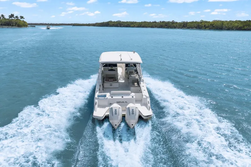 Slide: The Image of Boston Whaler 280 Vantage 2023 - 3